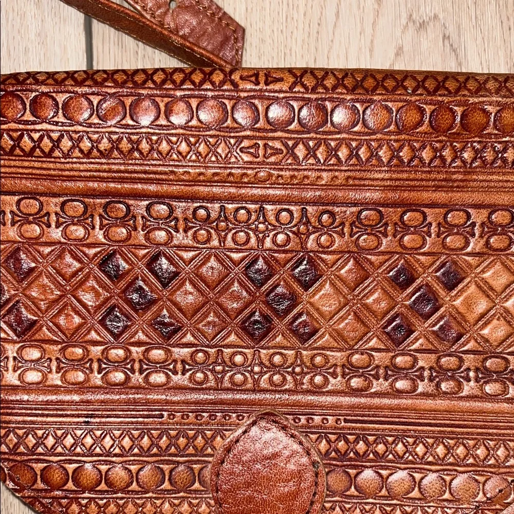 Vintage Circa 1990’s Brown Leather Crossbody Bag - Picture 10 of 16